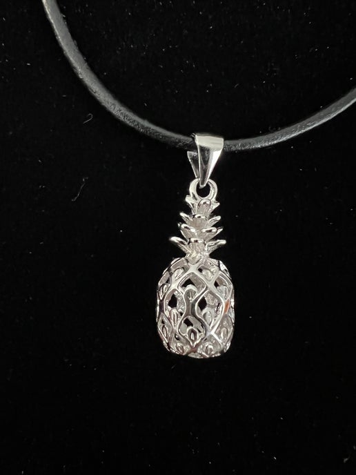 Collar de piña plateado