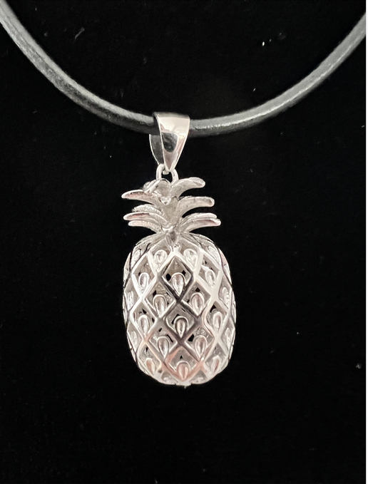 Collar con dije de piña en 3D